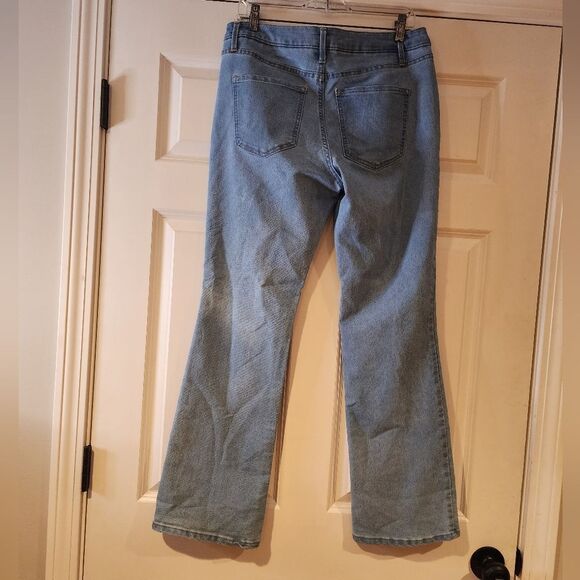 No Boundaries light wash boot cut jeans 13 - Picture 4 of 4